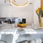Apartament Invest - Z Prywatnym Jacuzzi I Sauna- Obroncow Pokoju 5 *