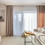 Invest - Z Prywatnym Jacuzzi I Sauna- Obroncow Pokoju 5 Apartament *