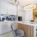Invest - Z Prywatnym Jacuzzi I Sauna- Obroncow Pokoju 5 Apartament