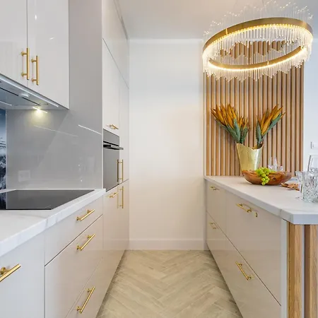 Apartment Invest - Z Prywatnym Jacuzzi I Sauna- Obroncow Pokoju 5 *