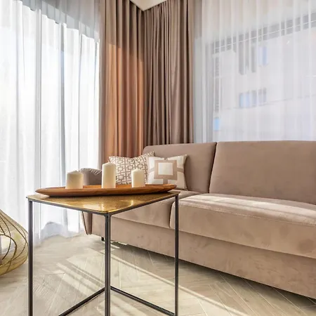 Invest - Z Prywatnym Jacuzzi I Sauna- Obroncow Pokoju 5 Apartment *