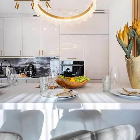 Apartment Invest - Z Prywatnym Jacuzzi I Sauna- Obroncow Pokoju 5 *