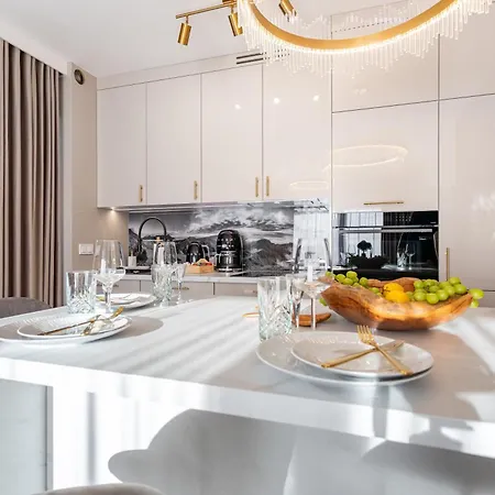 Apartment Invest - Z Prywatnym Jacuzzi I Sauna- Obroncow Pokoju 5